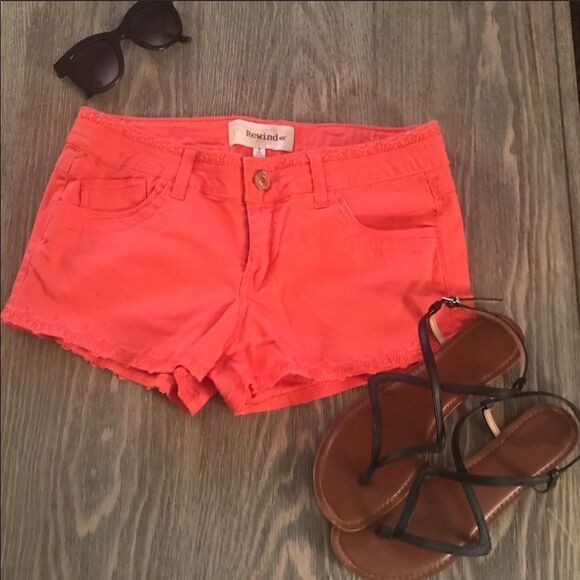✨ Rewind Coral Shorts with Lace Detailing✨ - Picture 2 of 6